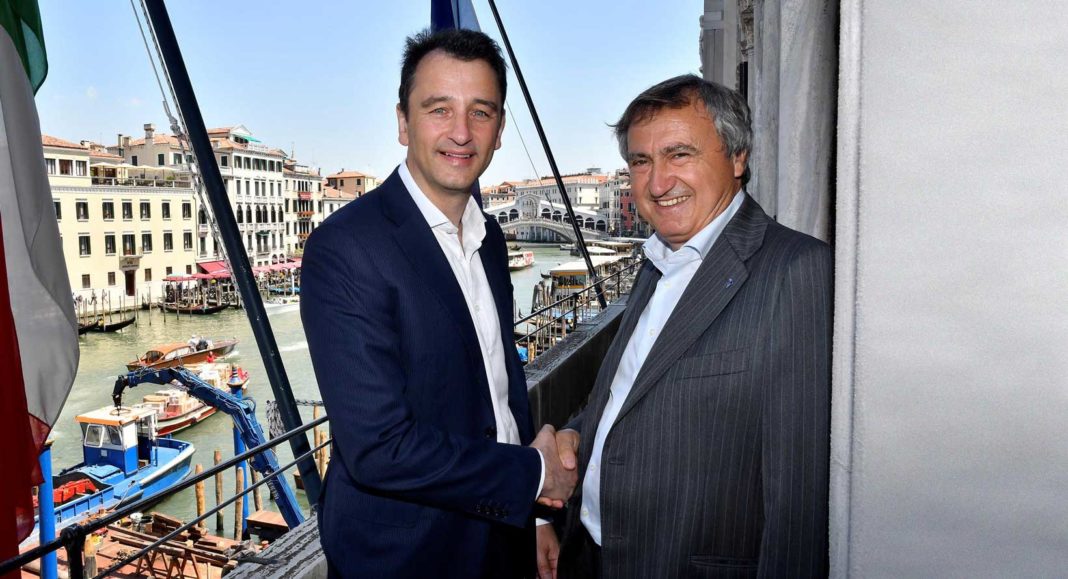 Antony Cahill, managing director european regions di Visa & Luigi Brugnaro, sindaco di Venezia