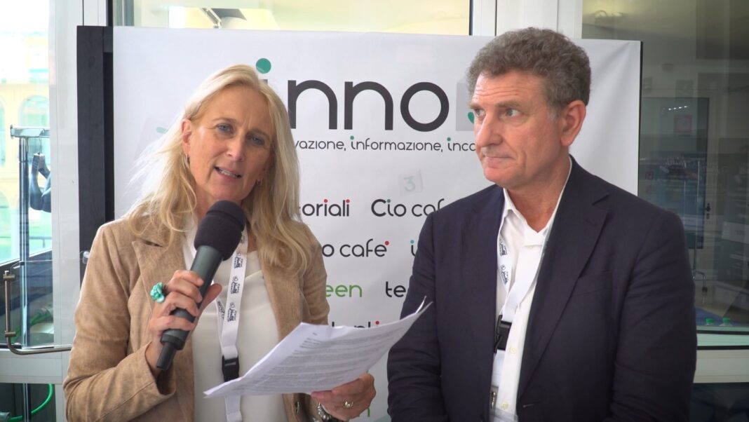 Emanuela Teruzzi, Direttore responsabile di Inno3, intervista Eugenio Santoro responsabile unità di ricerca in sanità digitale e in terapia digitale dell'istituto Mario Negri al Digital Health Summit 2023