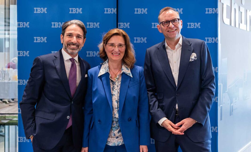 Stefano Rebattoni, Presidente e AD di IBM, Tiziana Tornaghi, Managing Partner di IBM Consulting, Sebastian Krause, Senior vice president e Chief Revenue Officer di IBM