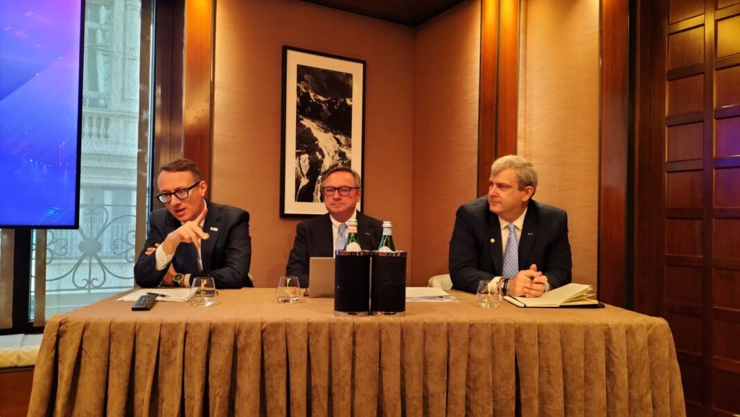 Mauro Colombo, Technology & Innovation Sales director di Hpe - Claudio Bassoli, Presidente e Amministratore Delegato di Hpe - Paolo Delgrosso, Channel, Alliance, OEM & SP Sales director manager di Hpe