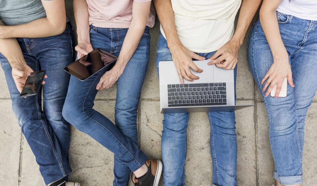 Gen Z Millennials Deloitte GenAI_Apertura