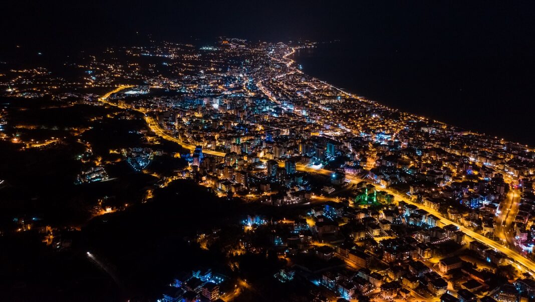Arial view night city lights city of Turkey Report Mappa dei Comuni Digitali Report 2025
