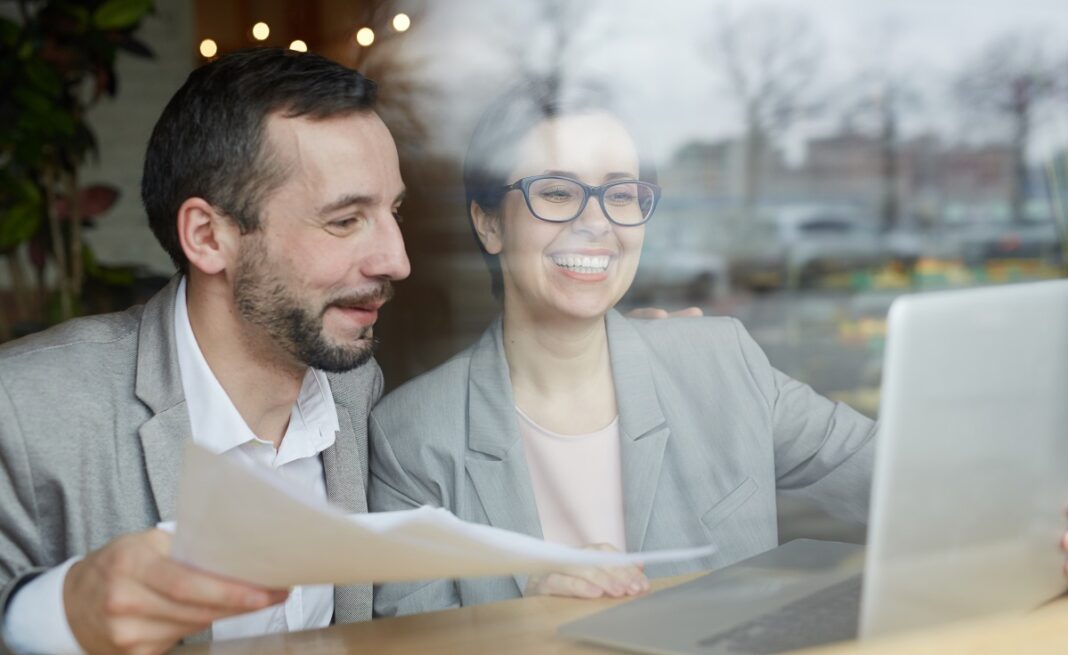 Happy HP Work Relationship Index Immagine di pressfoto su Magnific