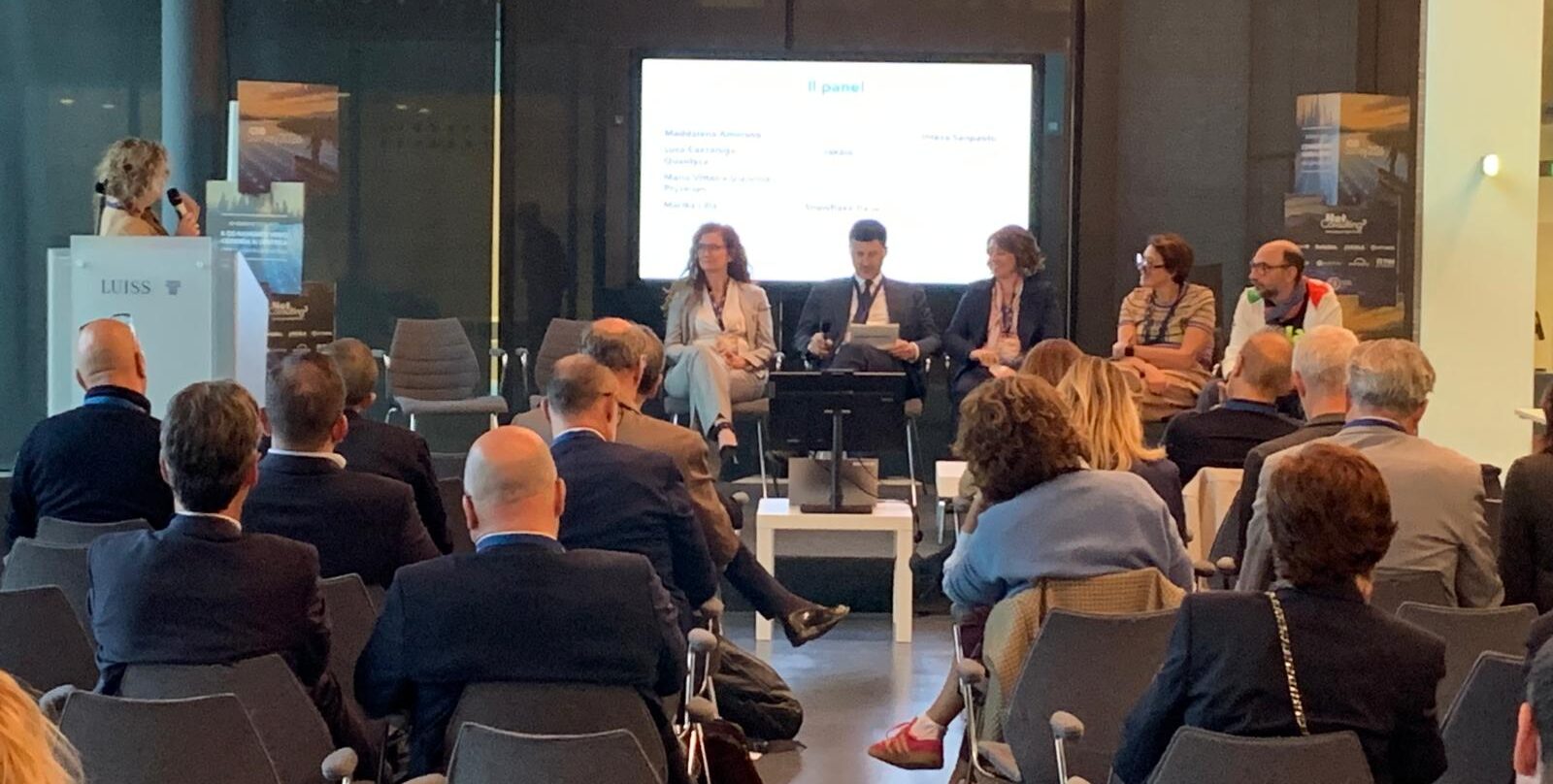 Cio Survey 2026 - Annamaria Di Ruscio, Amministratrice Delegata, NetConsulting cube - Maddalena Amoruso, Senior Director AI Delivery Center, Intesa Sanpaolo - Luca Cazzaniga, Head of Alliances, Jakala & Chief Revenue Officer, Quantyca - Alessandra Fidanzi, Head of Digital Governance, Strategy & Transformation, ENI - Maria Vittoria Giancola, Digital Strategy, Data and AI Factory Director, Prysmian - Marika Lilla, Country Manager, Snowflake Italia - Michele Mariella, Chief Information Officer, Gruppo Maire